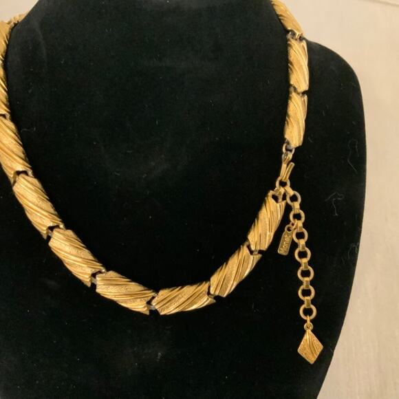 Vintage Monet Necklace - Picture 4 of 5